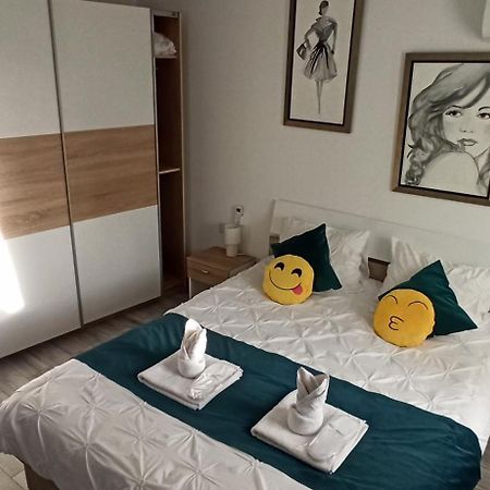 Comfortable Apartment University Square Bucarest Exterior foto